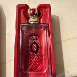 dolce and Gabbana queen perfume